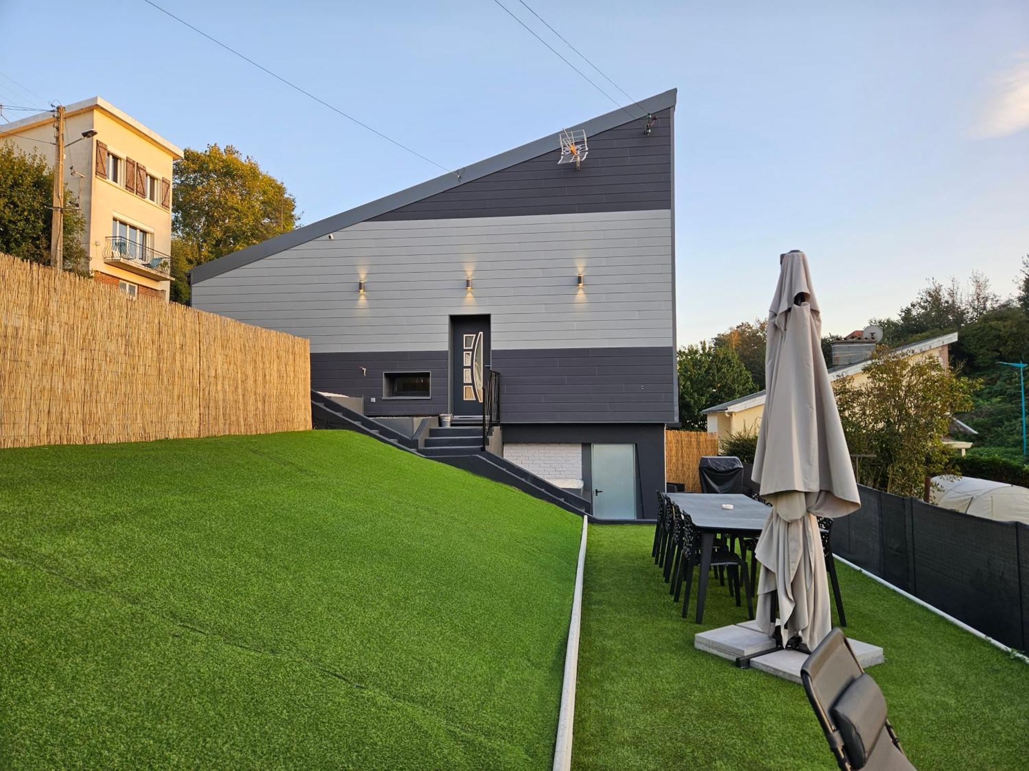 Holiday home Maison Entiere Proche